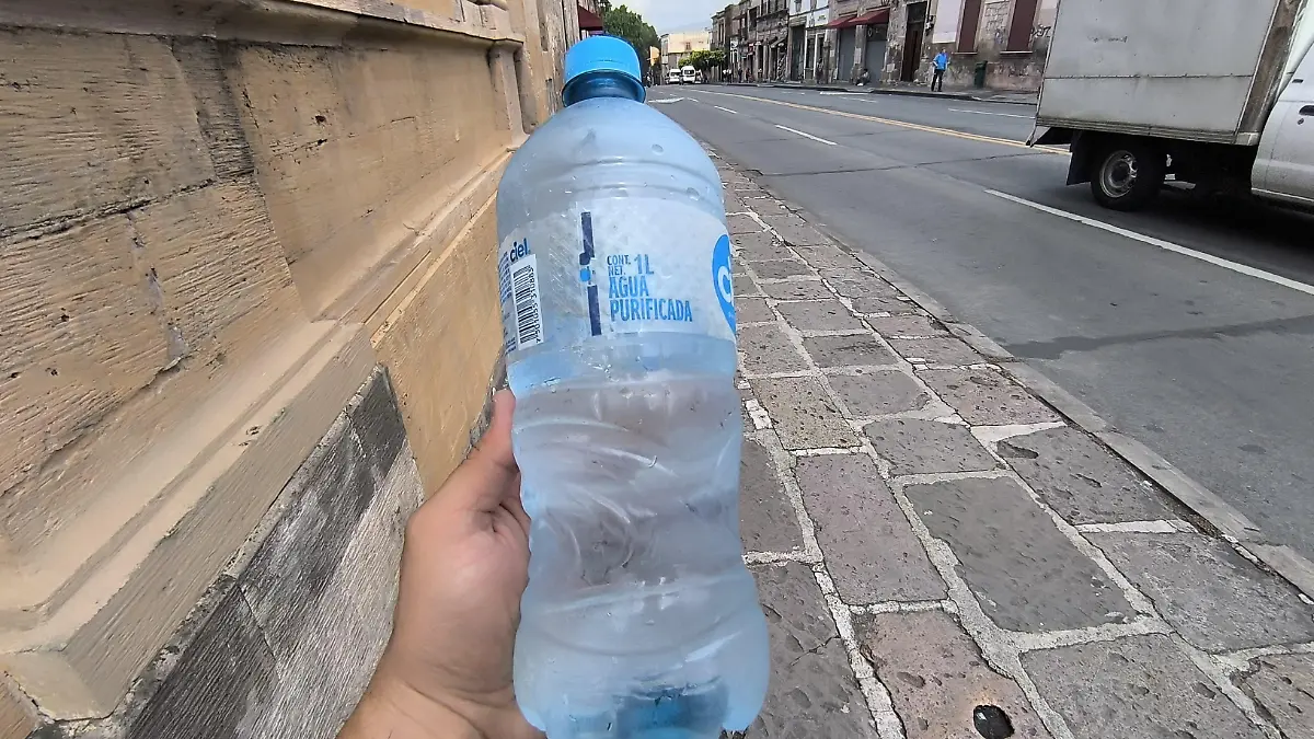 Botella de agua ciel